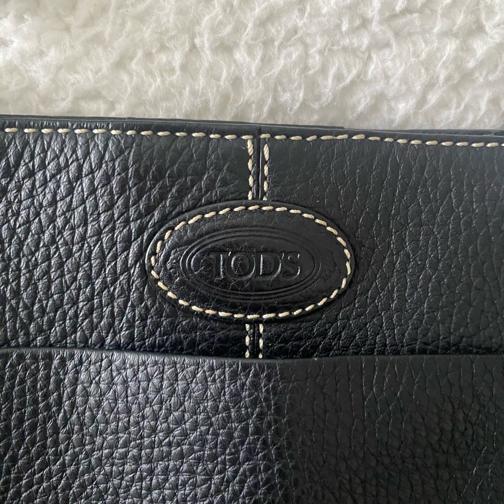 Navy blue leather Tod’s bag. Excellent condition.